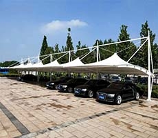 泰鑫鋼構(gòu)：膜結(jié)構(gòu)停車棚是如何施工？